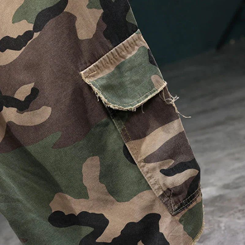 🔥 50% OFF NOW!⚡ Men's Studded Camo Cargo Shorts – Distressed, Multi-Pocket & Elastic Waist – Rugged Streetwear Cargo Shorts 🛹